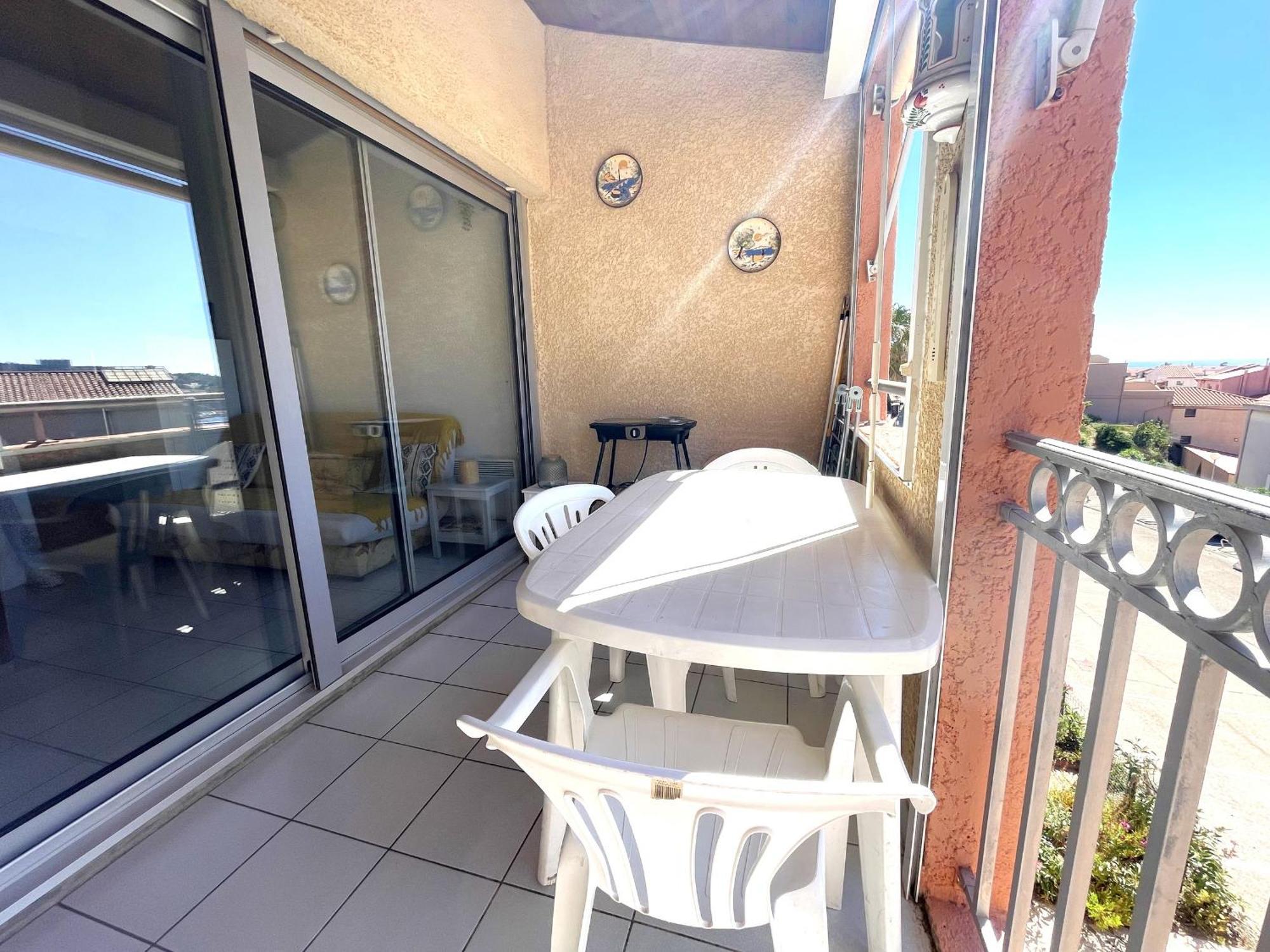 : Duplex T3 Avec Terrasse, Parking Prive, Proche - Fr-1-309-77 Apartment *